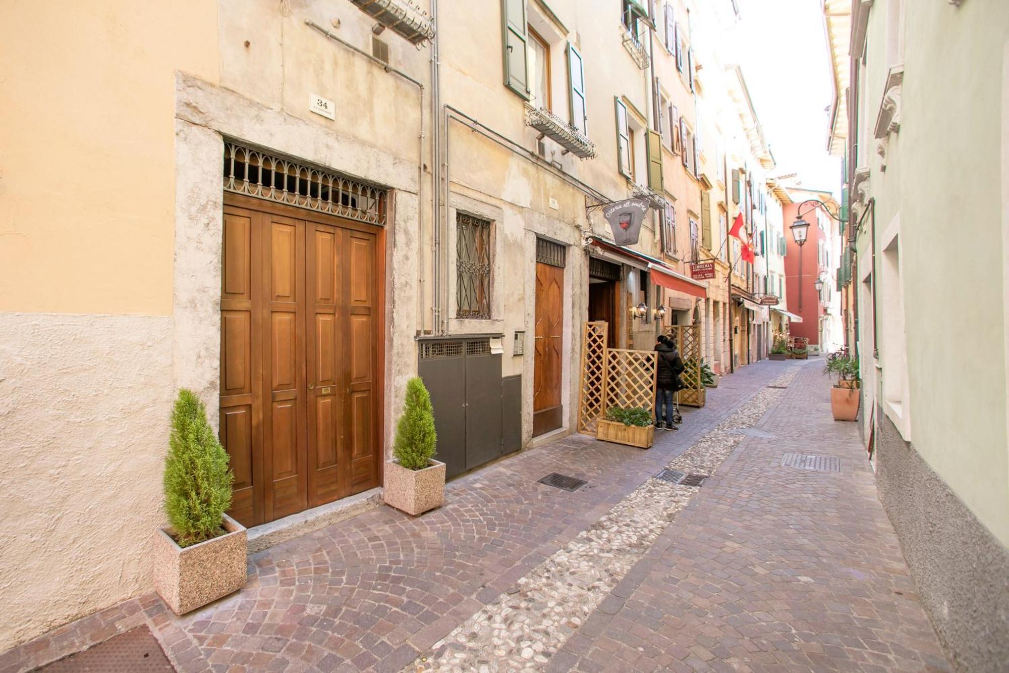 Nido Sui Tetti Di Riva Del Garda - Happy Rentals エクステリア 写真